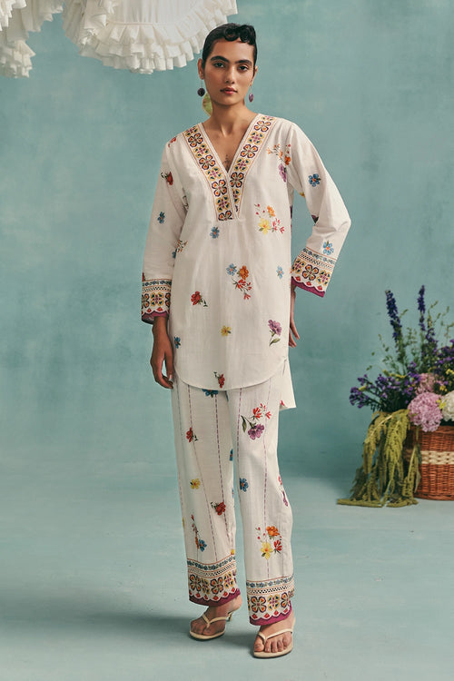 Ecru Daisy V-neck Short Kurta Set With Dupatta