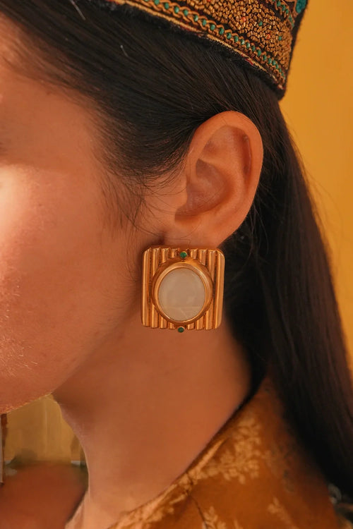 Ribbed Moonstone Earring