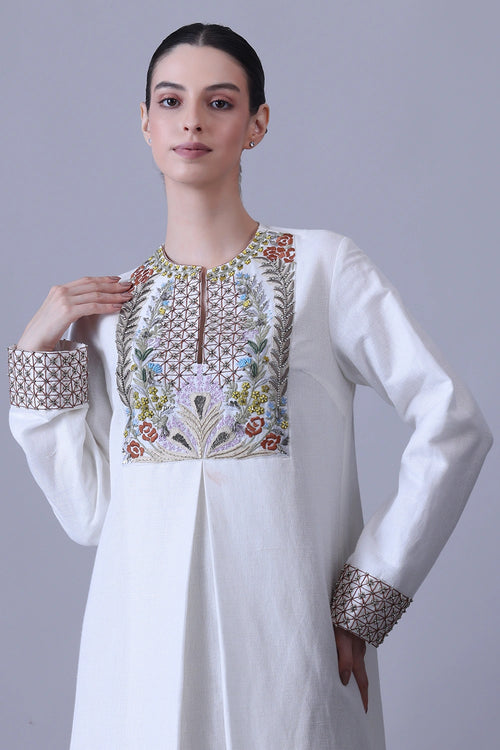 Ivory Yoke Ermbroidered Detail Straight Cut Kaftan