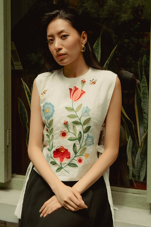 Dancing Flower Bib