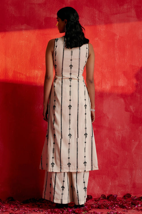 Black And White Center Circle Criss Cross 3 Panel Kurta