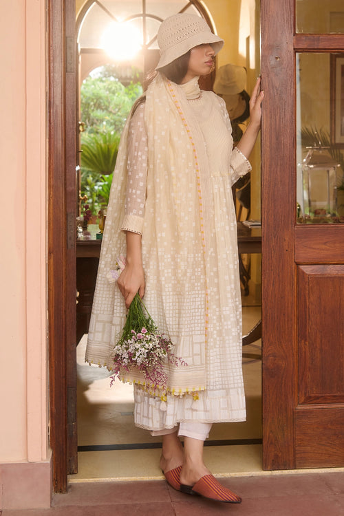 Ava Dupatta