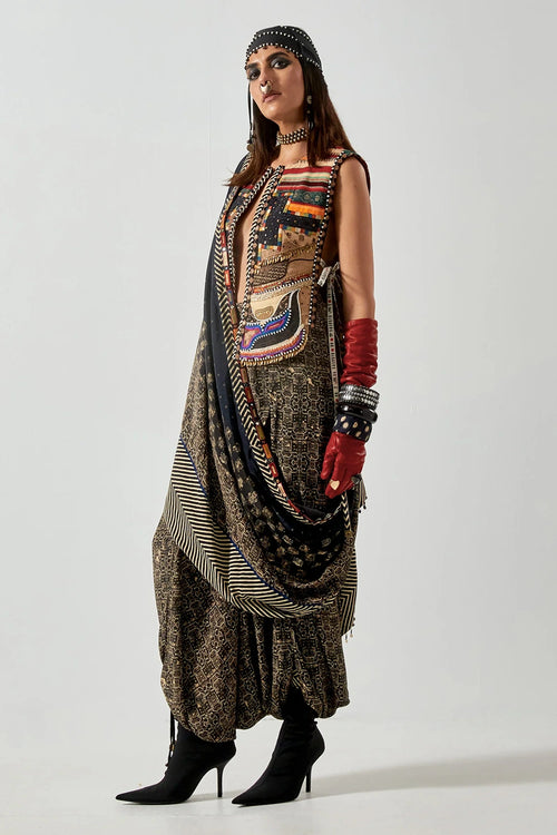 Akaar Zuri Gilet Set With Saree