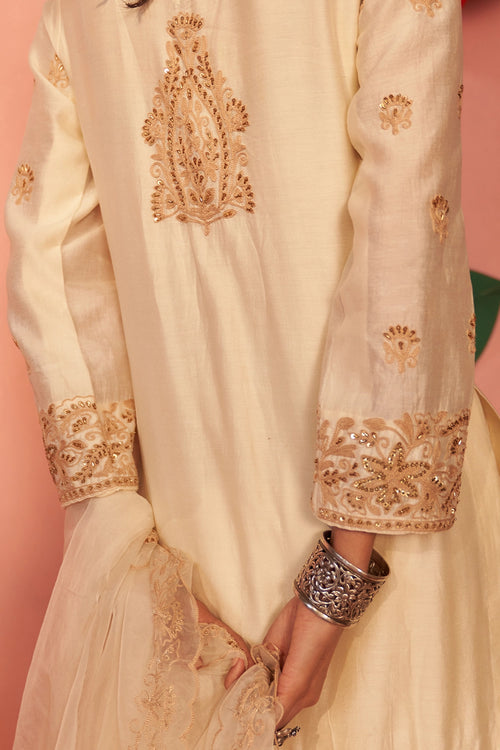 Chamakte Sitaare Cream Kurta Set