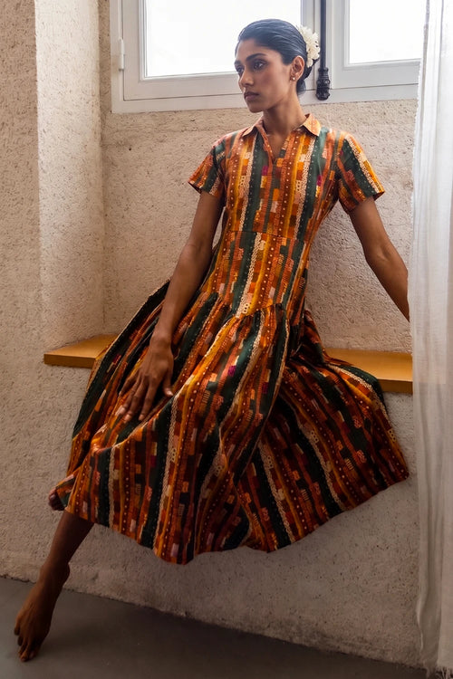 Gond abstract stripes Collar Dress