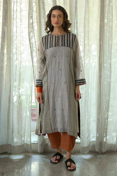 Saroj Kurta