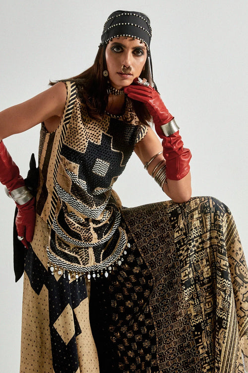 Akaar Aara Bib Set