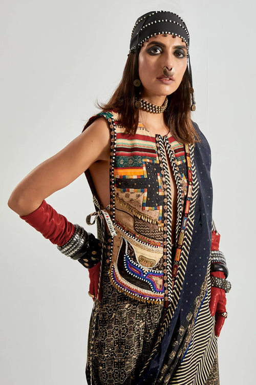 Akaar Zuri Gilet Set With Saree