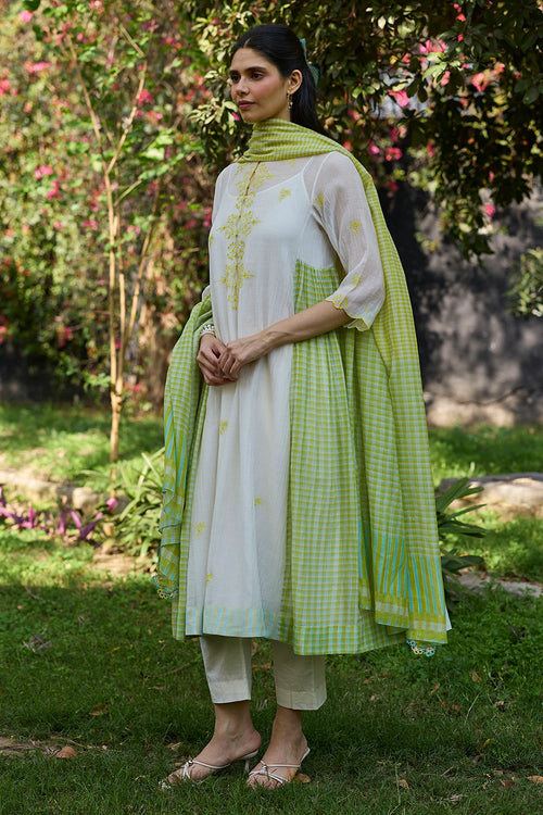 Thread & Bloom Ivory Embroidered Kurta Set With Dupatta