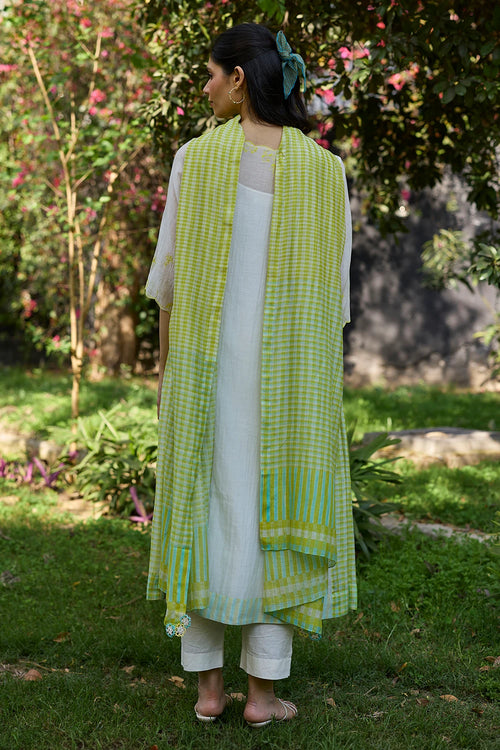 Thread & Bloom Ivory Embroidered Kurta Set With Dupatta