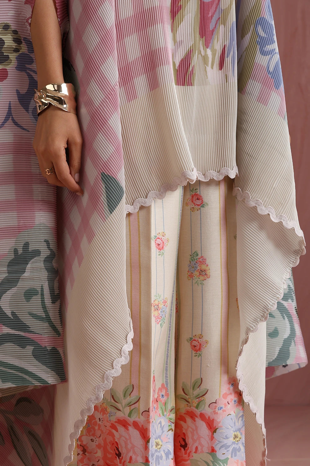 Raj Bagh Cape Set
