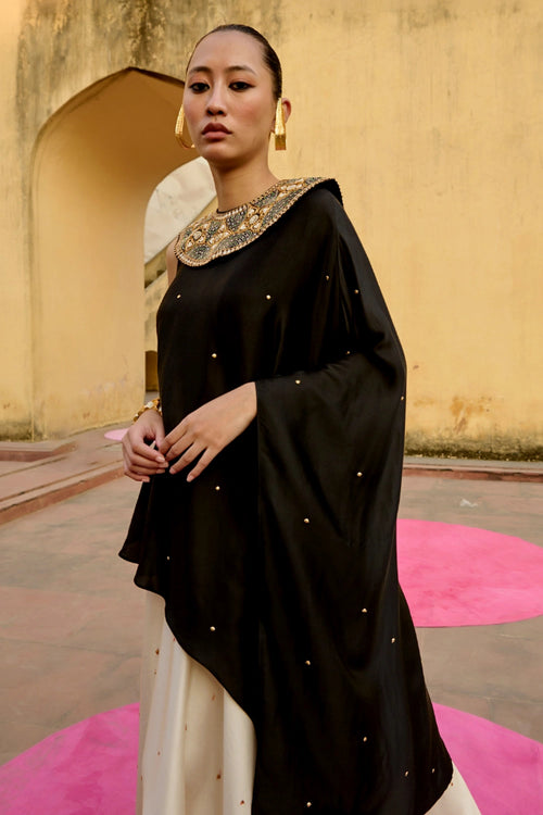 Jantar Mantar Chanchal Cape Set
