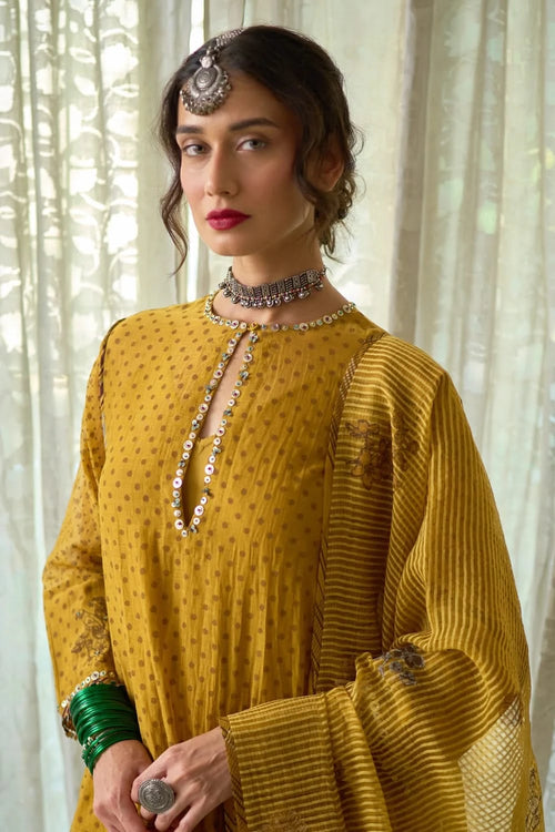 Kuhu Kurta