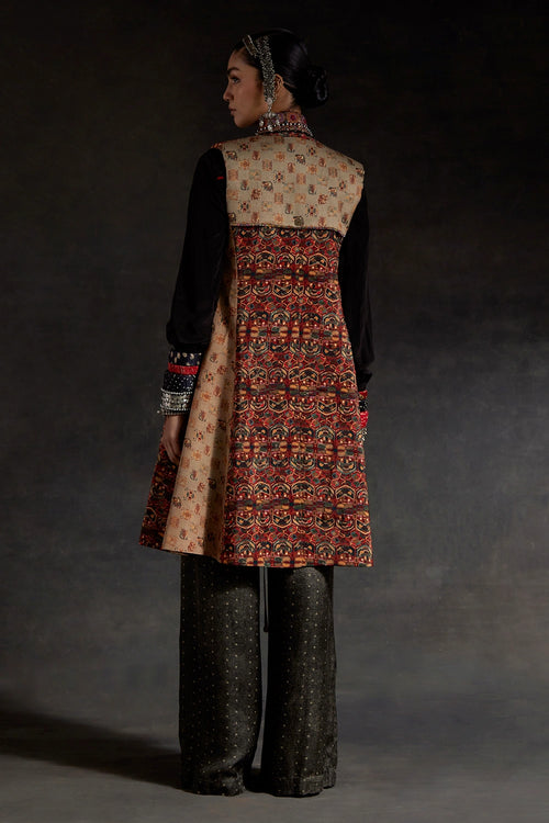 Akaar Hina Trench Coat Set