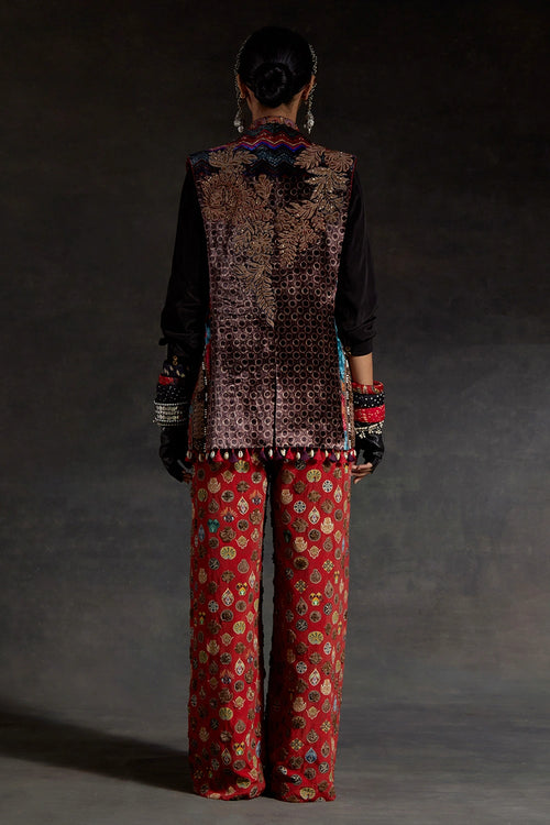 Akaar Ruhi Sleeveless Jacket Set With Trouser