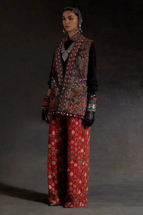 Akaar Ruhi Sleeveless Jacket Set With Trouser
