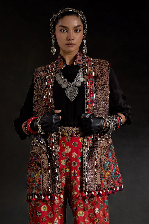 Akaar Ruhi Sleeveless Jacket Set With Trouser