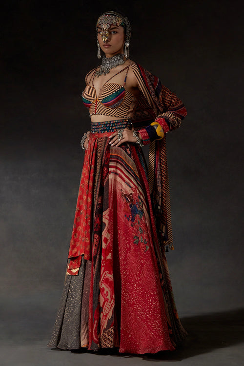 Akaar Kama Blouse Set With Dupatta