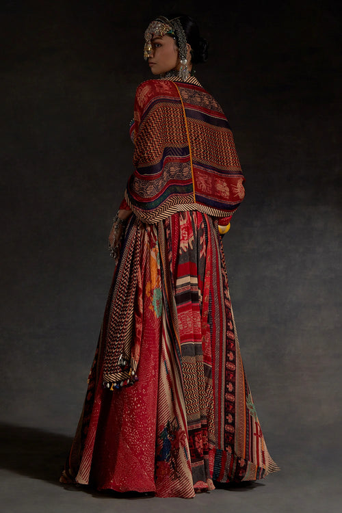Akaar Kama Blouse Set With Dupatta