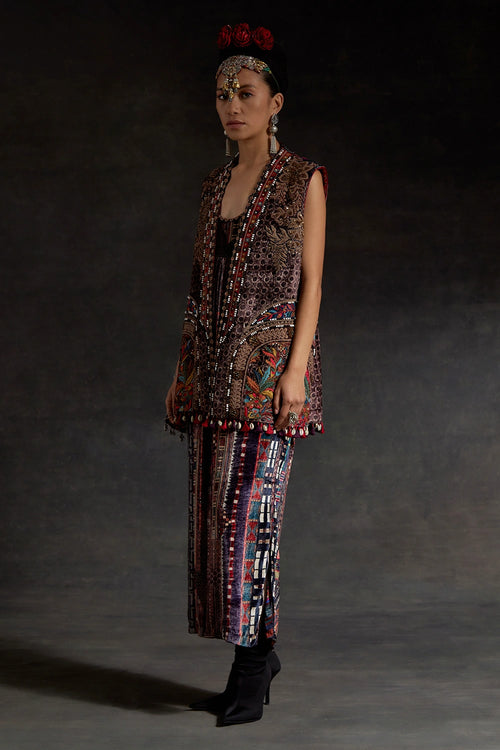 Akaar Ruhi Sleeveless Jacket Set With Dress