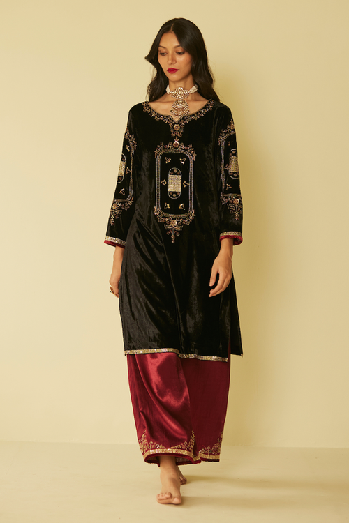 Black Dareecha Kurta Set
