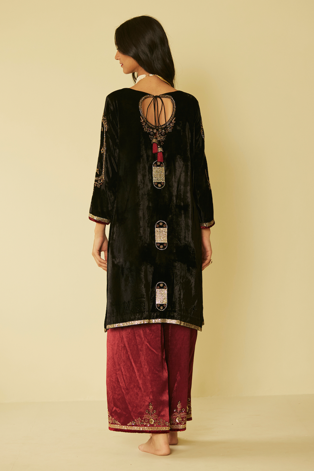 Black Dareecha Kurta Set