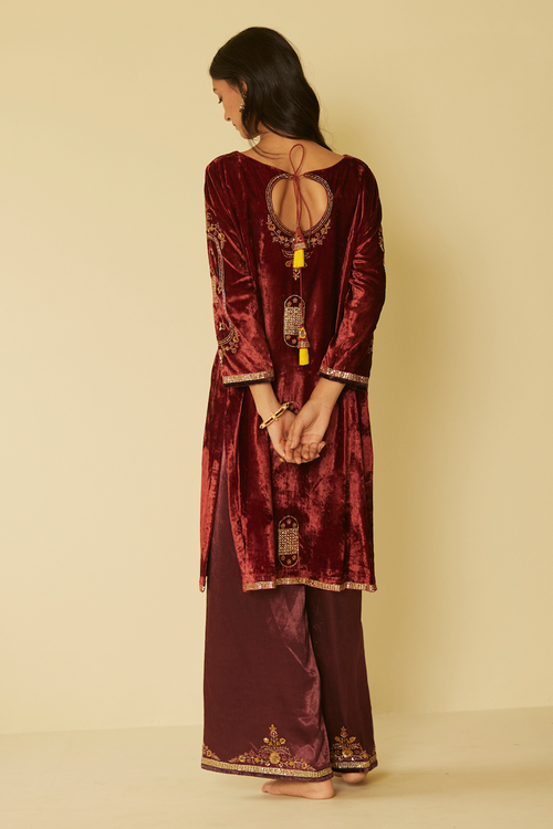 Red Dareecha Kurta Set