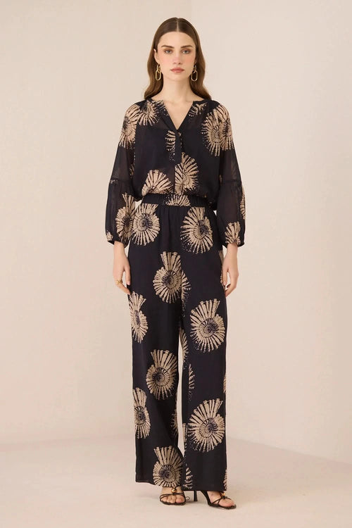 Chelsea Nautilus Black Top