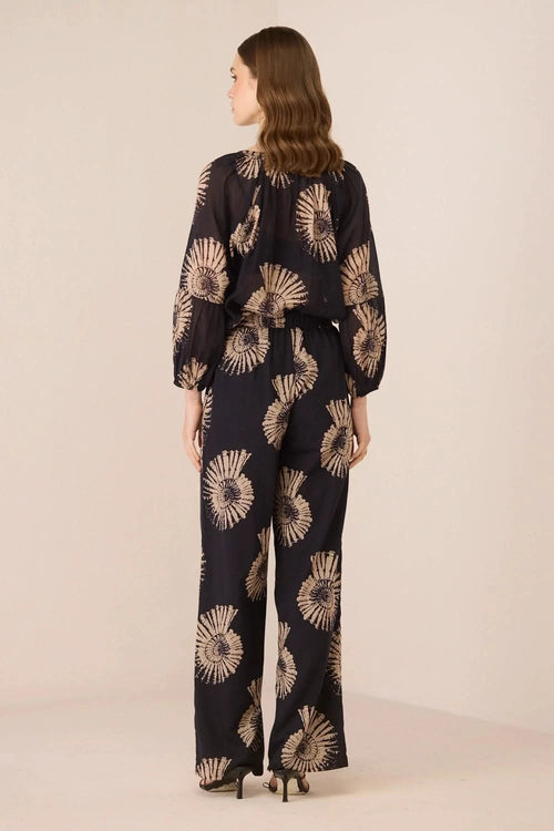 Chelsea Nautilus Black Top