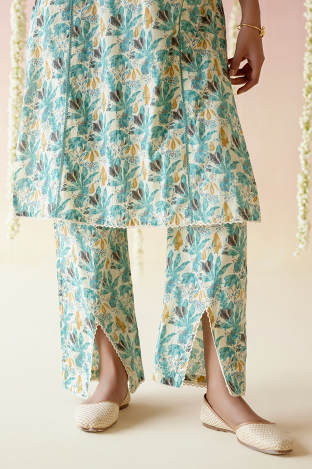 Cremon Blue Floral Kurta with Narrow Pants