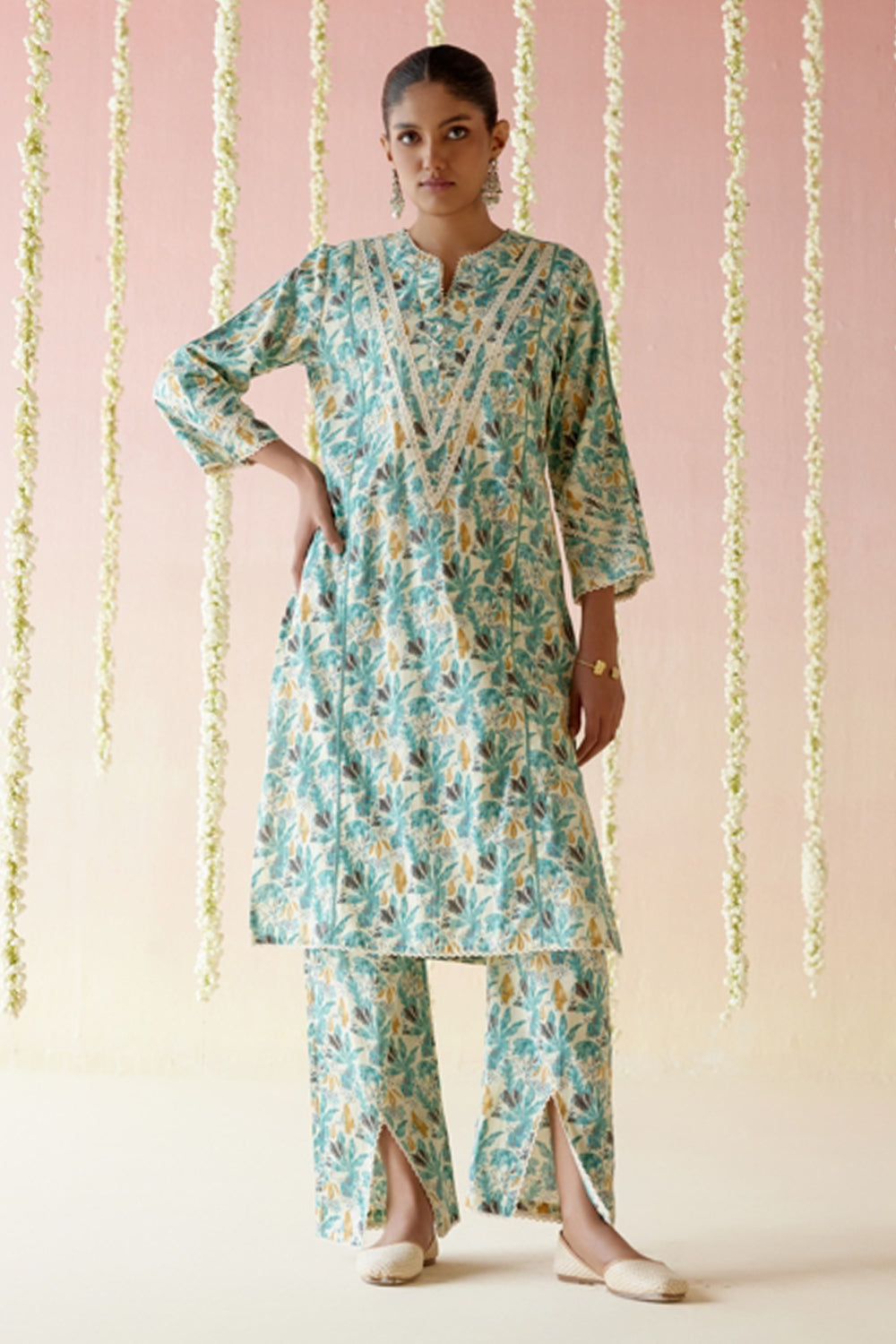 Cremon Blue Floral Kurta with Narrow Pants