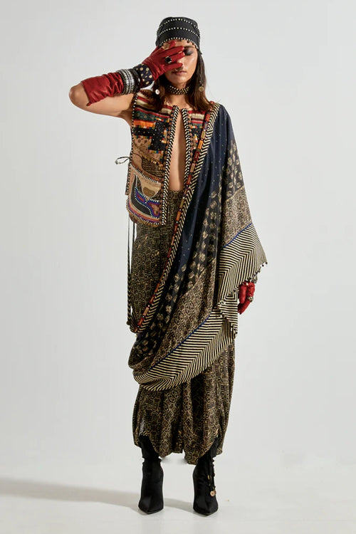 Akaar Zuri Gilet Set With Saree