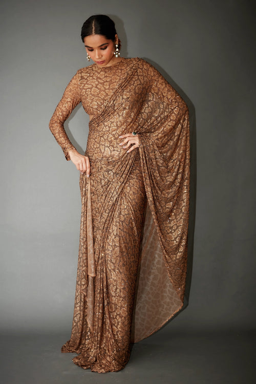 Natallia Brown Sari