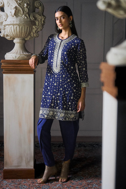 Rikee Navy Blue Tuinc Set