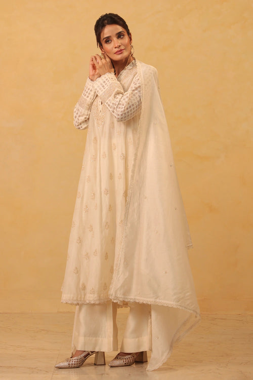 Vaayu Ivory Kalidar Set