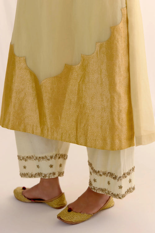 Noor-E-Sunehra Kurta Set With Nazneen Odhni
