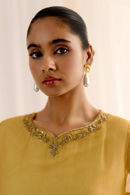 Noor-E-Sunehra Kurta Set With Nazneen Odhni