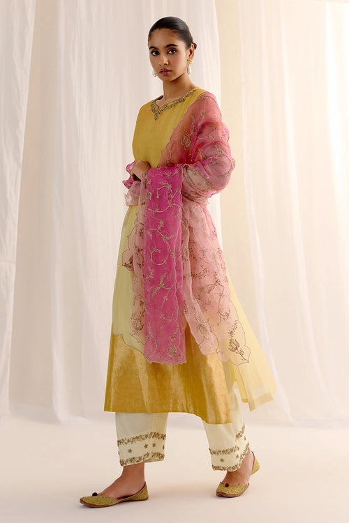 Noor-E-Sunehra Kurta Set With Nazneen Odhni