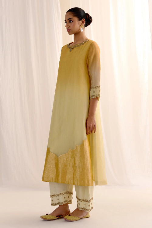 Noor-E-Sunehra Kurta Set With Nazneen Odhni