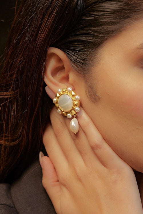 It's a Pearl World Earrings