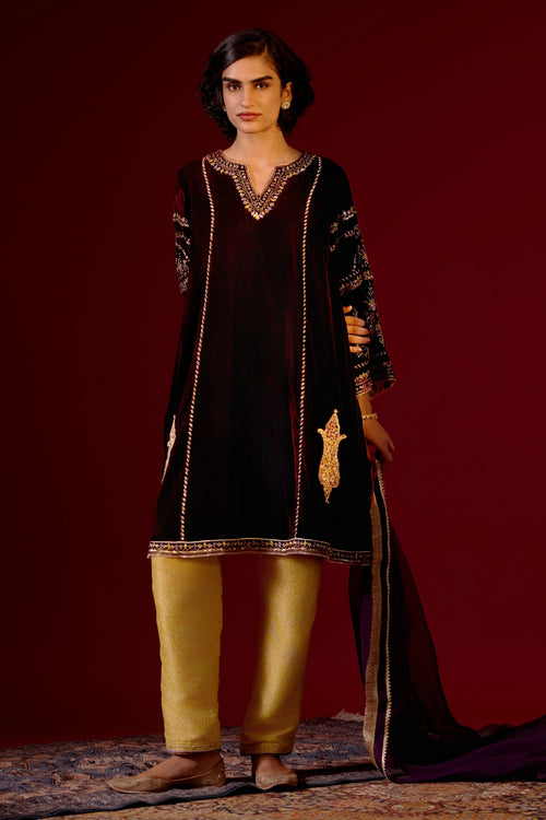 Amna Velvet Wine Kurta Set
