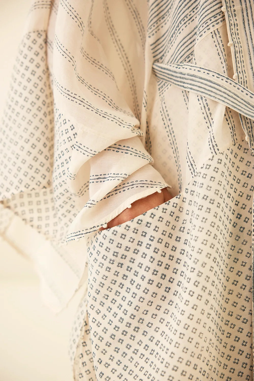 Papyrus White Kimono Cape Set
