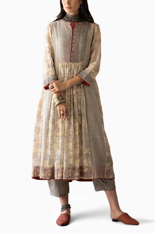 Lateefah Kurta with Ur Pants and Mariam Dupatta
