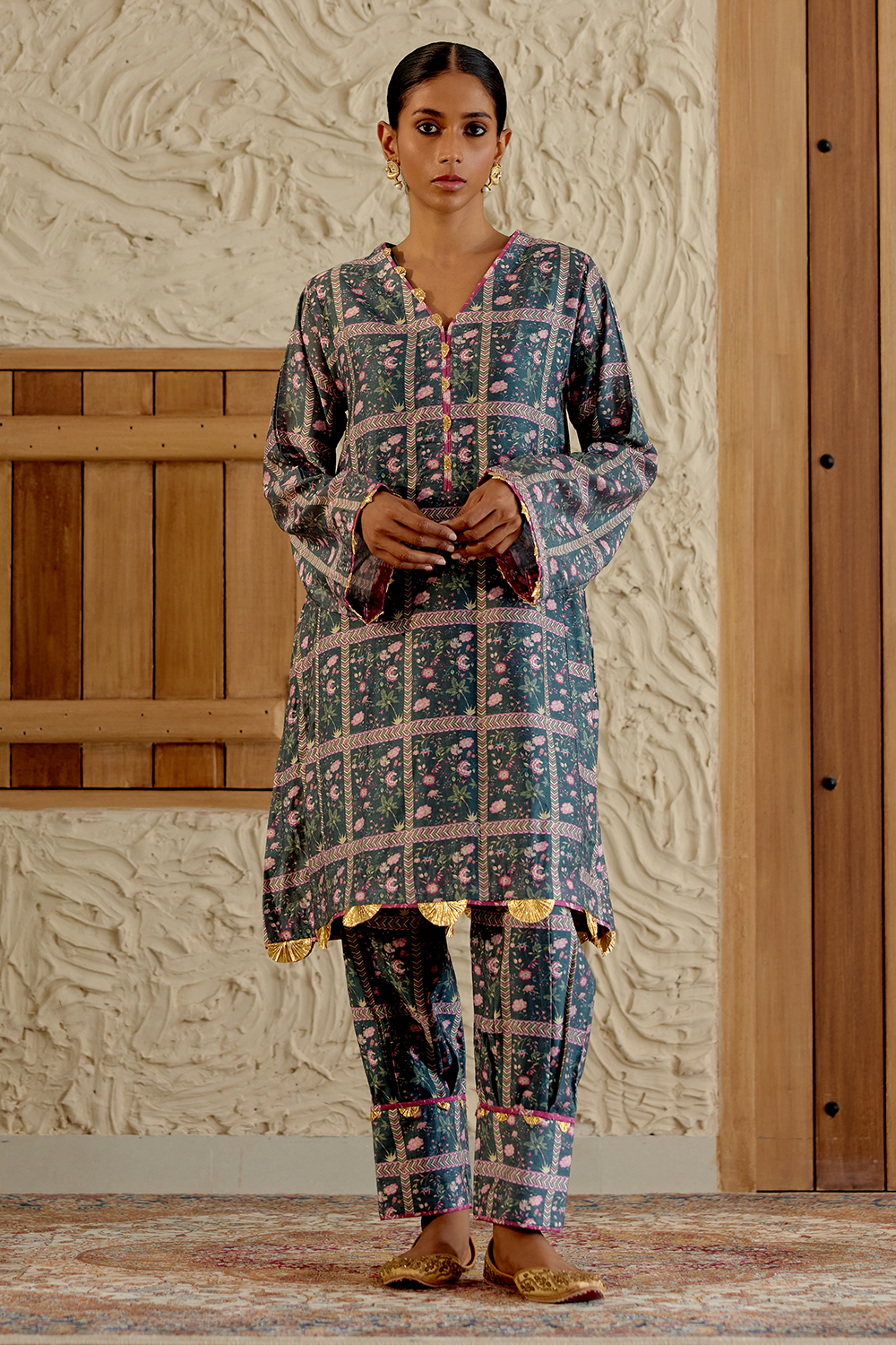 Amrita Morni Kurta Set