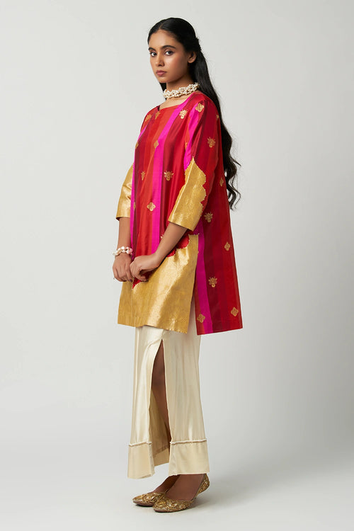 Mehrabiya Ohfab Kurta Set