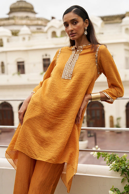 Mirror Tissue Uneven Hem Top