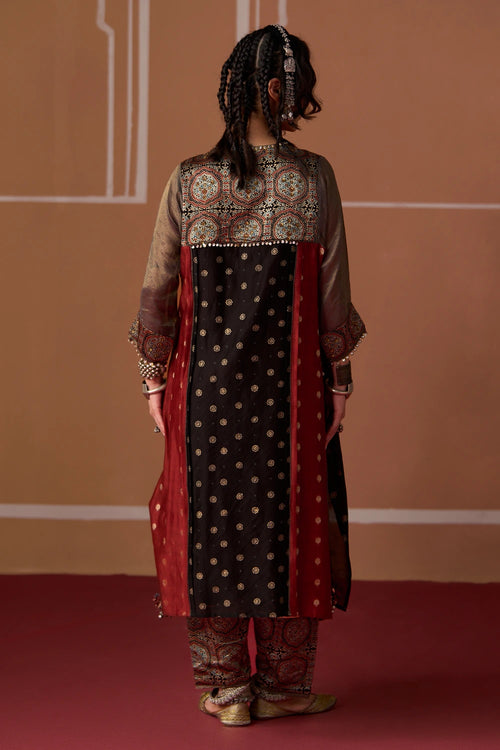 Aditi Kurta