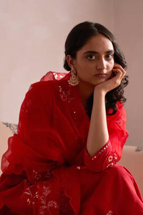 Laal Guchha Sitara Kurta Set
