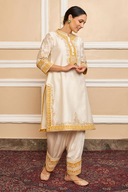 Resham Daisy Ivory Straight Kurta with Salwar and Dupatta
