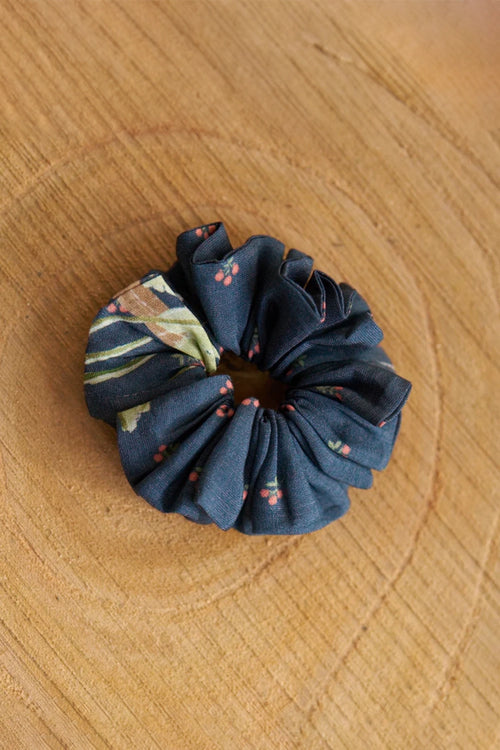 Pampas Palm Scrunchie